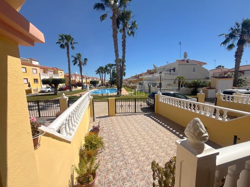 Foto ef96ce8a-adef-4b5f-b725-fa92d4e17dea. Casa adossada amb piscina a La Regia Orihuela