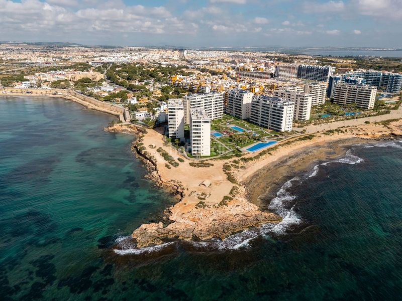 Foto 2b287c64-97de-4f9b-9d61-9a8b1824b981. Apartament amb aparcament piscina a Punta Prima Torrevieja