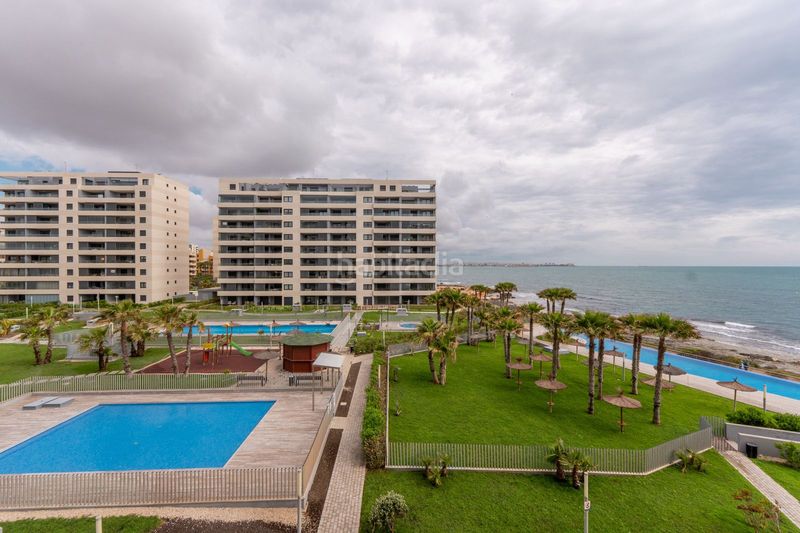 Foto a44a15aa-8810-4e42-88cd-6968826a58fc. Apartament amb aparcament piscina a Punta Prima Torrevieja