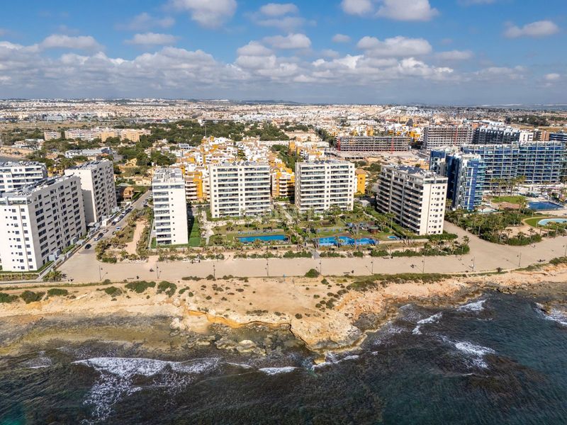 Foto ced4738c-297f-4849-812b-1db46d5be119. Apartament amb aparcament piscina a Punta Prima Torrevieja