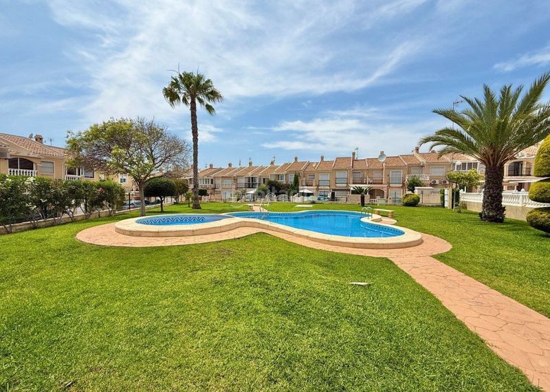 Foto 66e3de24-3abd-4e24-a6da-b9ad6315eb00. Apartament amb piscina a Aguas Nuevas Torrevieja