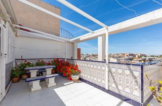 Penthouse in Zona Carrefour - Urbanizaciones. Encantador ático en el centro de la ciudad!