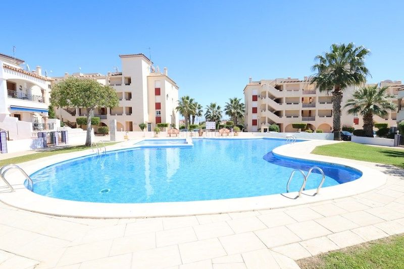 Foto 527b87f9-f1fe-4556-bbac-ffcf3bc2a535. Apartament amb piscina a La Florida Orihuela