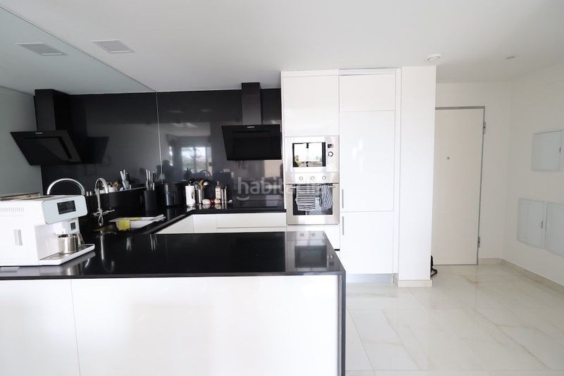 Foto 9af0eeda-ce7b-42b4-9a19-7c15e5fca312. Apartament amb aparcament piscina a La Florida Orihuela