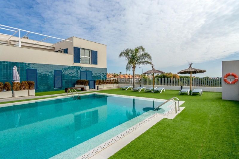 Foto 4d8bf663-dd50-4664-bc11-aad20bc50c12. Apartament amb piscina a Playa Flamenca Orihuela