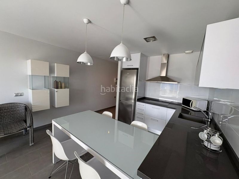 Foto 193f5caa-3d68-464b-8f91-6dd6a51f08a0. Apartament amb piscina a Los Europeos Torrevieja