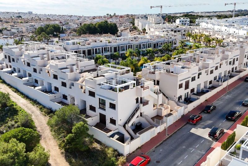 Foto b4fa1ed3-491f-449b-9023-66fea432ced0. Àtic amb aparcament piscina a Los Balcones-Los Altos Torrevieja