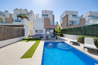 Xalet a El Moncayo - El Pòrtic. Fantástica villa de estilo moderno!