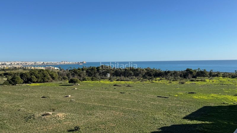 Foto bdd5d5ab-9cfc-4d25-aa56-fe2a0372b9ff. Àtic amb aparcament piscina a Punta Prima Torrevieja
