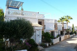 Semi detached house  N/a. Encantadora casa adosada con potencial  junto al mar!
