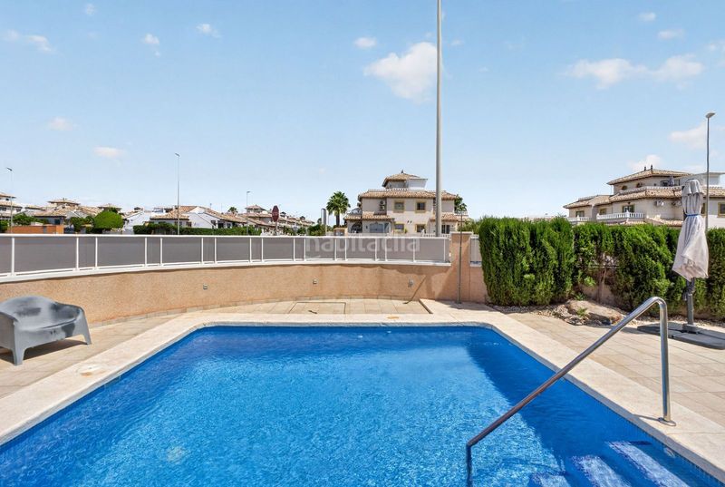 Foto 450fb6f0-bee6-4563-b781-6882107b6bbe. Casa adossada amb aparcament piscina a Lomas de Cabo Roig - Los Dolses Orihuela