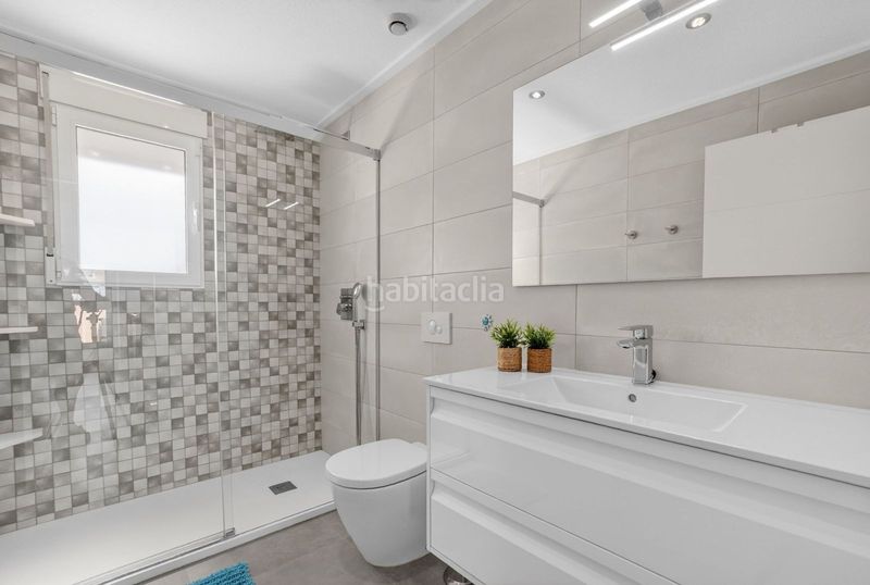 Foto 6f543c63-b9b6-45ff-a794-c21f2fb8d4c0. Casa adossada amb aparcament piscina a Lomas de Cabo Roig - Los Dolses Orihuela