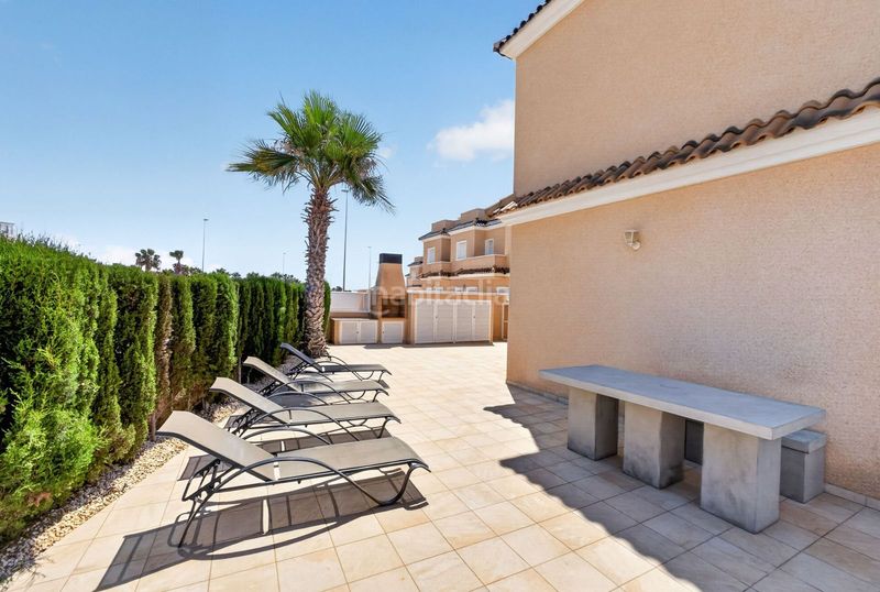 Foto 6f9cddfe-730a-45c8-9ea6-e23b16f1e9da. Casa adossada amb aparcament piscina a Lomas de Cabo Roig - Los Dolses Orihuela