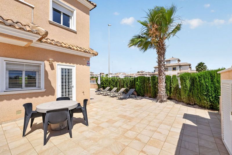 Foto 7b928741-0e57-42a7-80fc-72c7939263af. Casa adossada amb aparcament piscina a Lomas de Cabo Roig - Los Dolses Orihuela