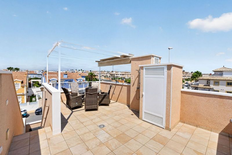 Foto 82c36234-e40d-4c5a-bc12-1902a562af85. Casa adossada amb aparcament piscina a Lomas de Cabo Roig - Los Dolses Orihuela