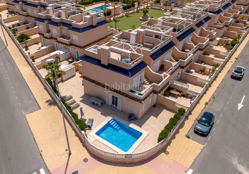 Foto c1c2e36a-32dd-498f-847a-36d6a16053de. Casa adossada amb aparcament piscina a Lomas de Cabo Roig - Los Dolses Orihuela
