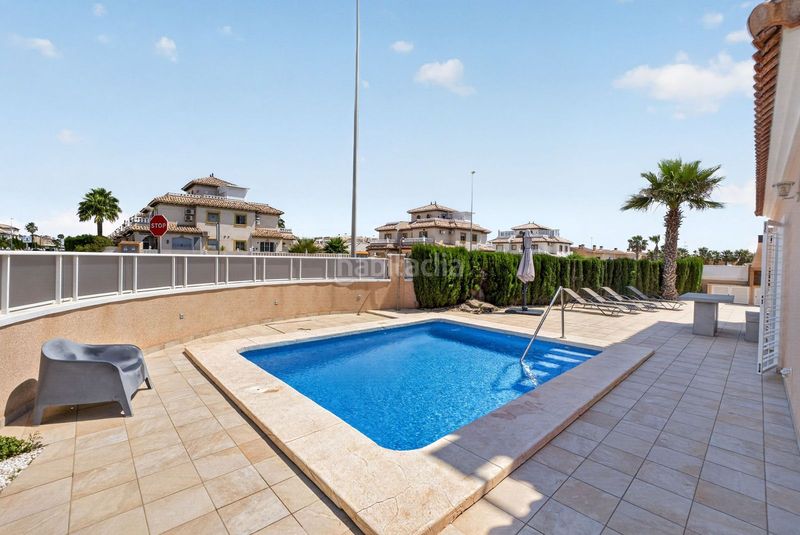 Foto d8b3d8fd-1df9-4607-9a8a-b10c74a0f82a. Casa adossada amb aparcament piscina a Lomas de Cabo Roig - Los Dolses Orihuela