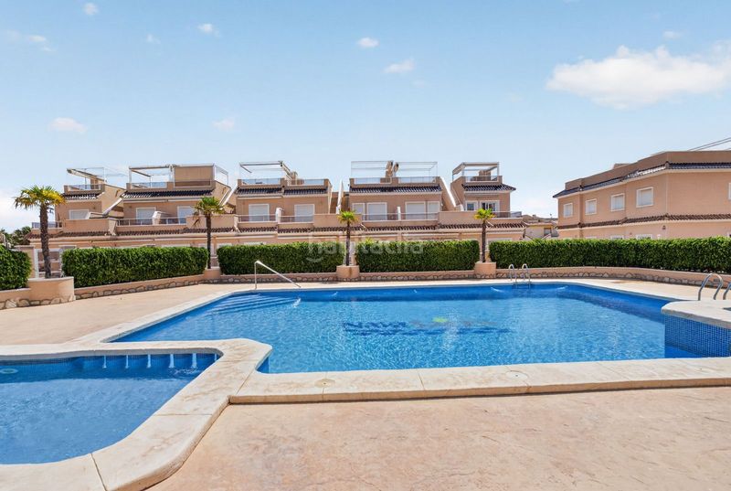 Foto f0dfc282-0932-4b3a-b42e-3723f16aa29c. Casa adossada amb aparcament piscina a Lomas de Cabo Roig - Los Dolses Orihuela