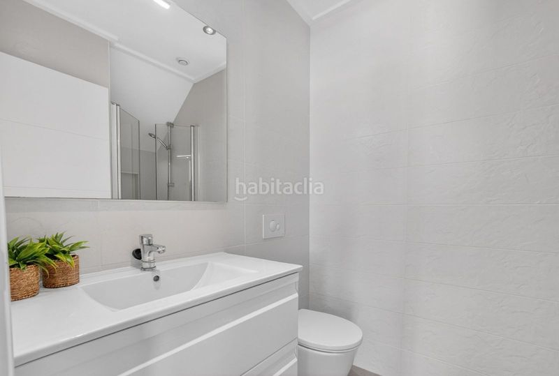 Foto f7efad93-6b40-4240-9cfd-a5d3e80a5ca4. Casa adossada amb aparcament piscina a Lomas de Cabo Roig - Los Dolses Orihuela