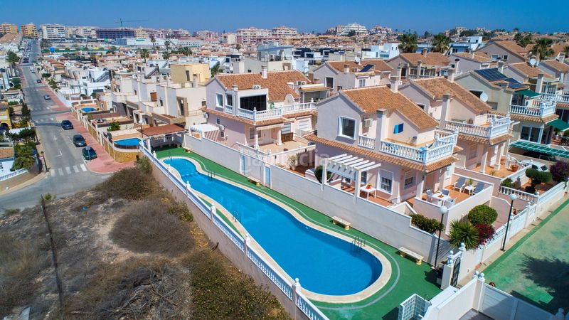 Foto 51c8f579-fc38-4b66-a7a8-384935b273c2. Xalet amb piscina a Miramar - Torre del Moro Torrevieja