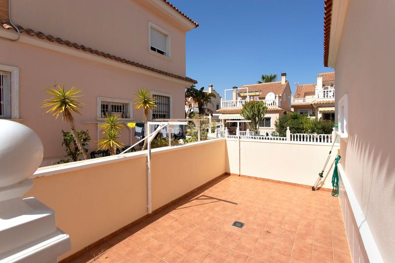 Foto fe7e3bc7-bc66-43c7-a680-6896da087694. Xalet amb piscina a Miramar - Torre del Moro Torrevieja