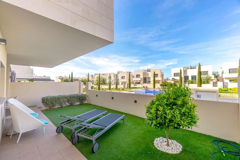 Foto 1b65b046-463e-4e1b-8400-6902c570a57d. Apartament amb piscina a Lomas de Cabo Roig - Los Dolses Orihuela