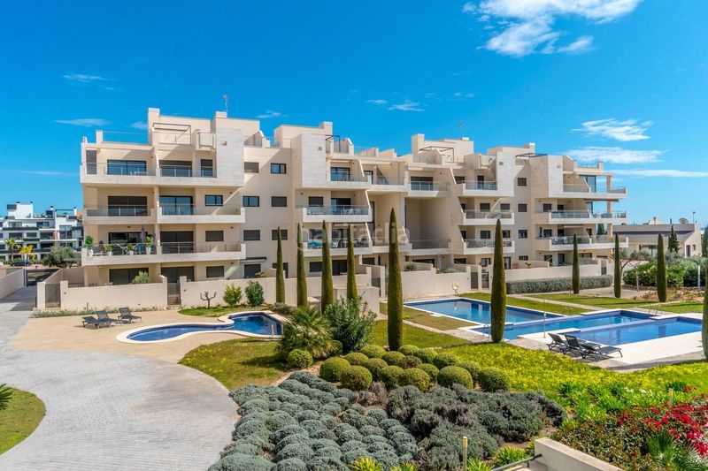Foto f6876208-d4d3-4f44-8092-ecf60e6bb220. Apartament amb piscina a Lomas de Cabo Roig - Los Dolses Orihuela