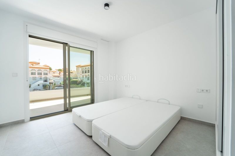 Foto b4f221a7-4165-4ca4-b483-a04fd382a9e4. Apartament amb piscina a Playa Flamenca Orihuela