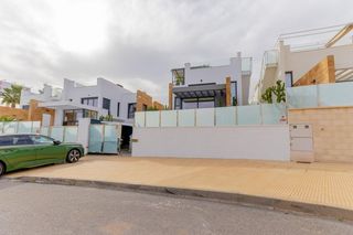 Xalet  N/a. Fantástica villa con piscina!