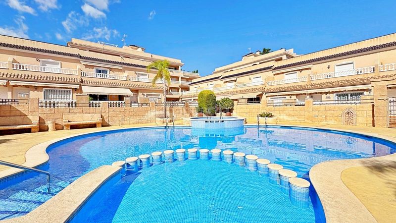 Foto 117a4d7a-f0a6-43aa-aba8-a4228c8ae472. Casa adossada a La Zenia Orihuela