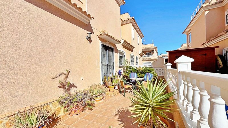 Foto c00e2628-8a21-4321-87e9-30fd10e7692a. Casa adossada a La Zenia Orihuela