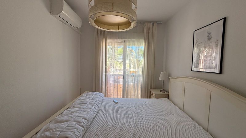 Foto da70bea2-7749-47e0-b11c-5d152a50b2af. Apartament amb aparcament piscina a Aguamarina Orihuela