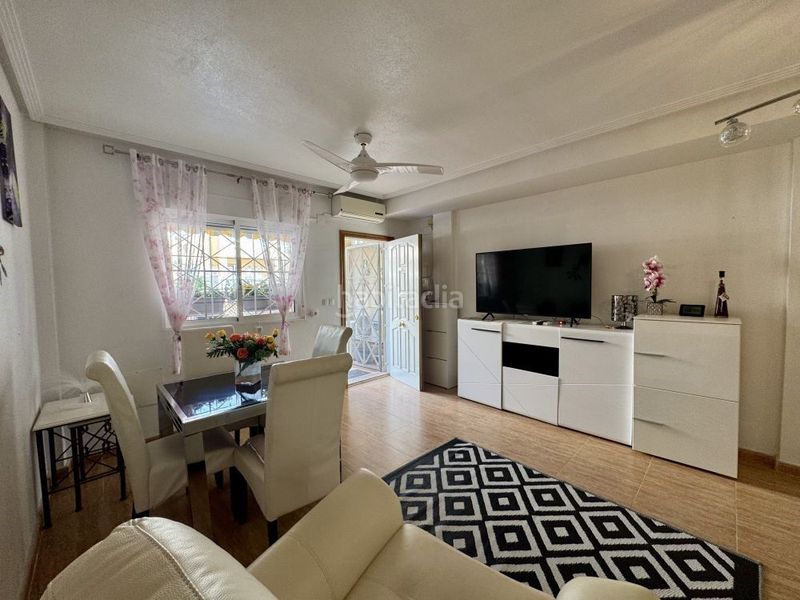 Foto 86453b22-8b86-4d6d-85ca-ed0381057cfc. Apartament amb piscina a La Florida Orihuela