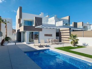 Chalet  N/a. Espectacular villa con piscina privada!