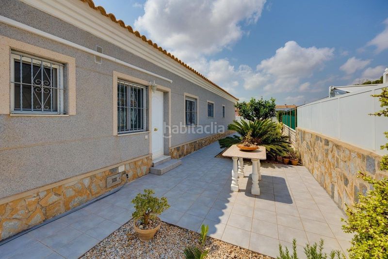 Foto a5b47575-3514-4915-960f-500f3e8ee427. Xalet amb aparcament piscina a Aguamarina Orihuela