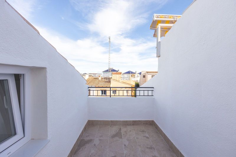 Foto 506fea08-a287-48dc-bcec-8d50575a3fa2. Casa adossada amb piscina a Los Balcones-Los Altos Torrevieja