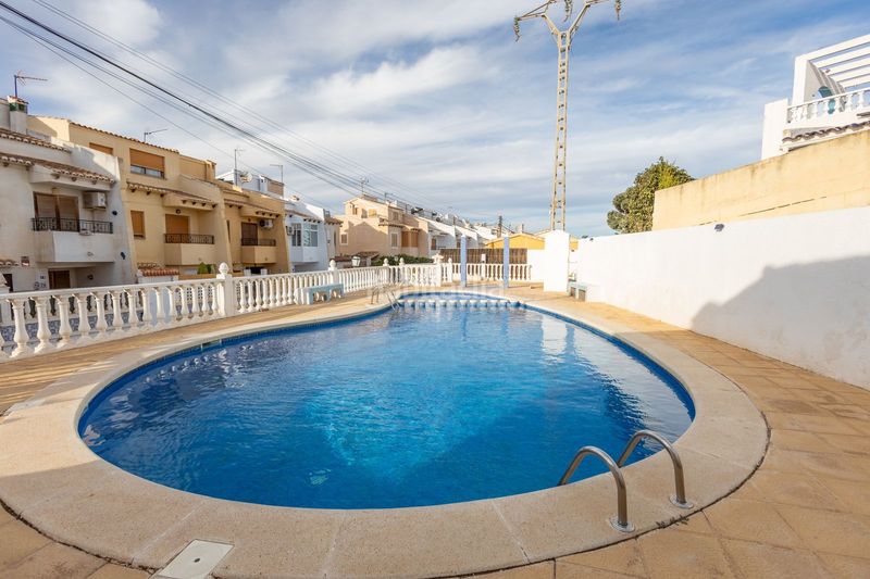 Foto 8167906c-4385-44a5-965a-a079b4507199. Casa adossada amb piscina a Los Balcones-Los Altos Torrevieja