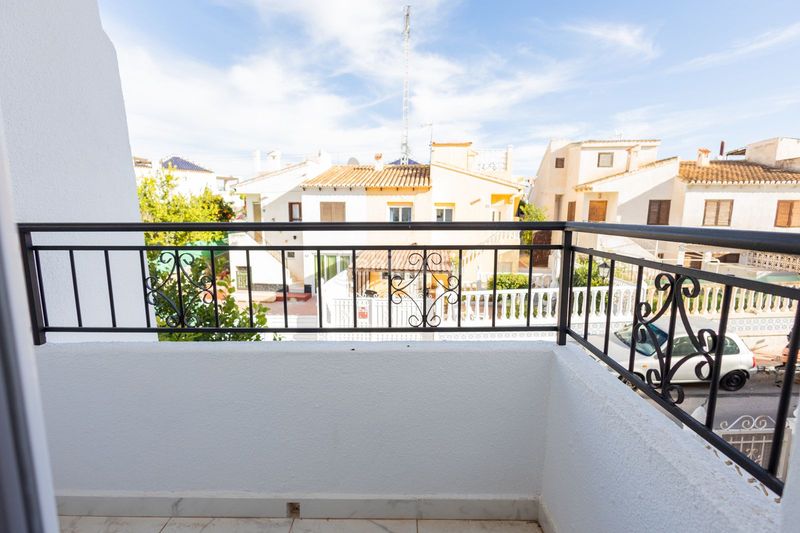 Foto 9a081db6-2d20-469c-90d3-27c18ce85afd. Casa adossada amb piscina a Los Balcones-Los Altos Torrevieja