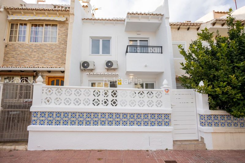 Foto cccb5f24-9e15-4e2d-aa9a-4630cee7c4bf. Casa adossada amb piscina a Los Balcones-Los Altos Torrevieja