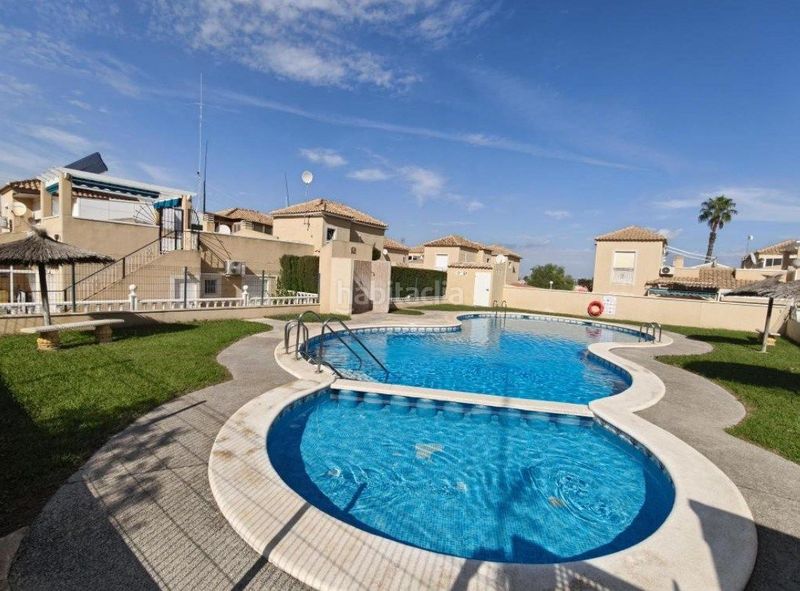 Foto 2376ebc5-ea07-41fb-aa74-4c6b3387ed12. Casa adossada amb piscina a Los Balcones-Los Altos Torrevieja