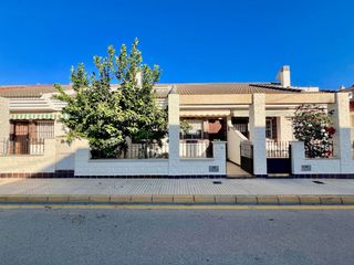 Apartament  N/a. Casa adosada a 200 m de la playa.