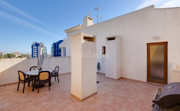 Foto 0071d630-7a06-46d3-9fad-a468f69f1418. Àtic amb aparcament piscina a Punta Prima Torrevieja