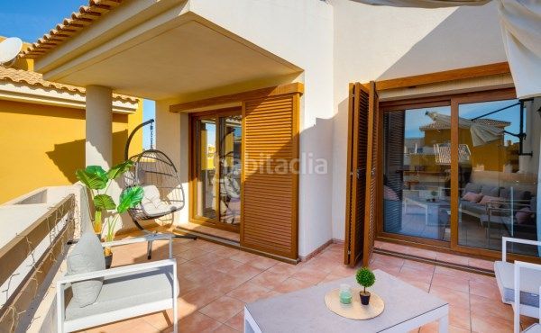 Foto 424753a5-70ae-454a-9e4b-ee6966743129. Àtic amb aparcament piscina a Punta Prima Torrevieja