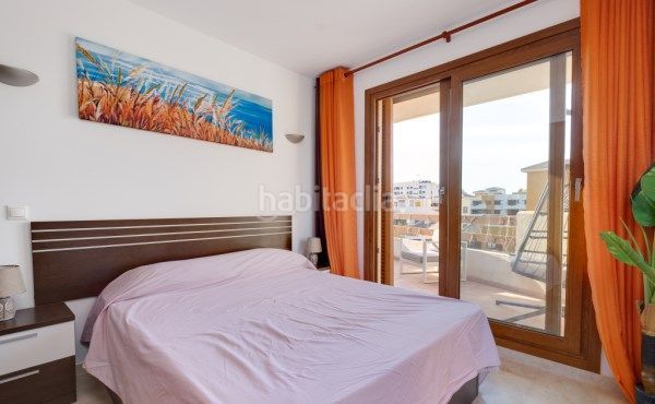 Foto ce8a180f-ecda-4d09-9635-9b7cc8adcf87. Àtic amb aparcament piscina a Punta Prima Torrevieja