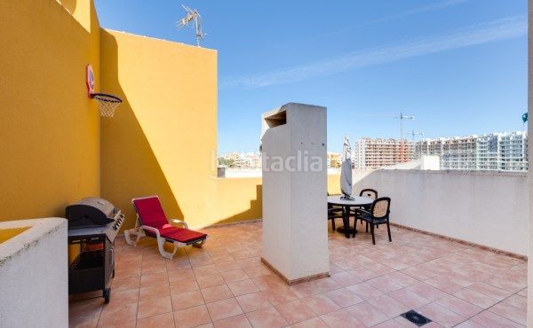 Foto e85734e2-8f7b-452a-94f9-d1aa687ffa7e. Àtic amb aparcament piscina a Punta Prima Torrevieja