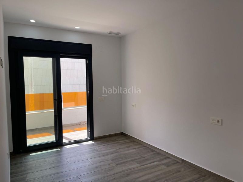 Foto 184bddb9-36a7-4516-850f-cd158905e0b2. Apartament amb piscina a Las Piscinas Naturales Torrevieja