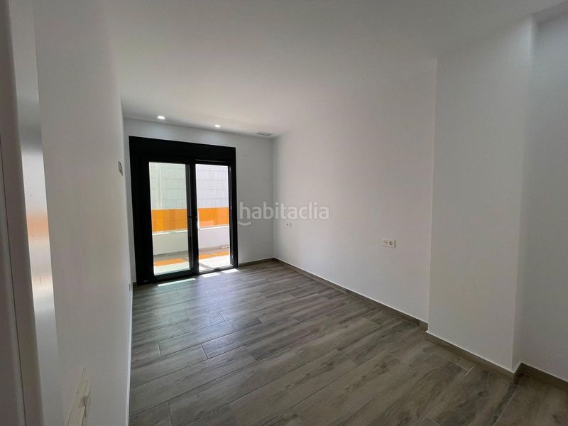 Foto 93ffebce-8e78-41e5-bd91-cf686ef15256. Apartament amb piscina a Las Piscinas Naturales Torrevieja