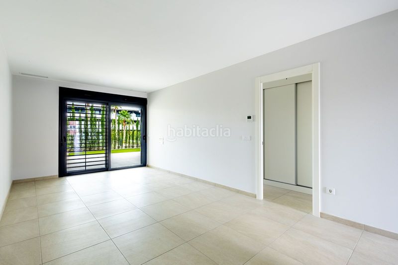 Foto bce11df7-e215-412d-87bc-0e2da1f5b5d6. Apartament amb piscina a Playa Flamenca Orihuela