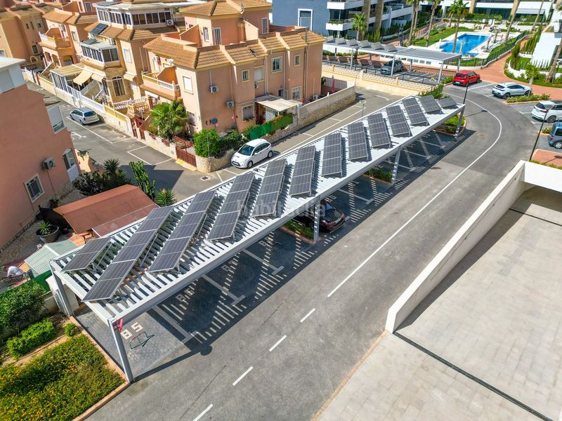 Foto c82518f9-5a5f-4a4d-b22c-607377c085a1. Apartament amb piscina a Playa Flamenca Orihuela