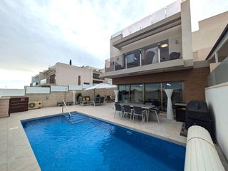 Chalet  N/a. Preciosa villa moderna en villamartín!